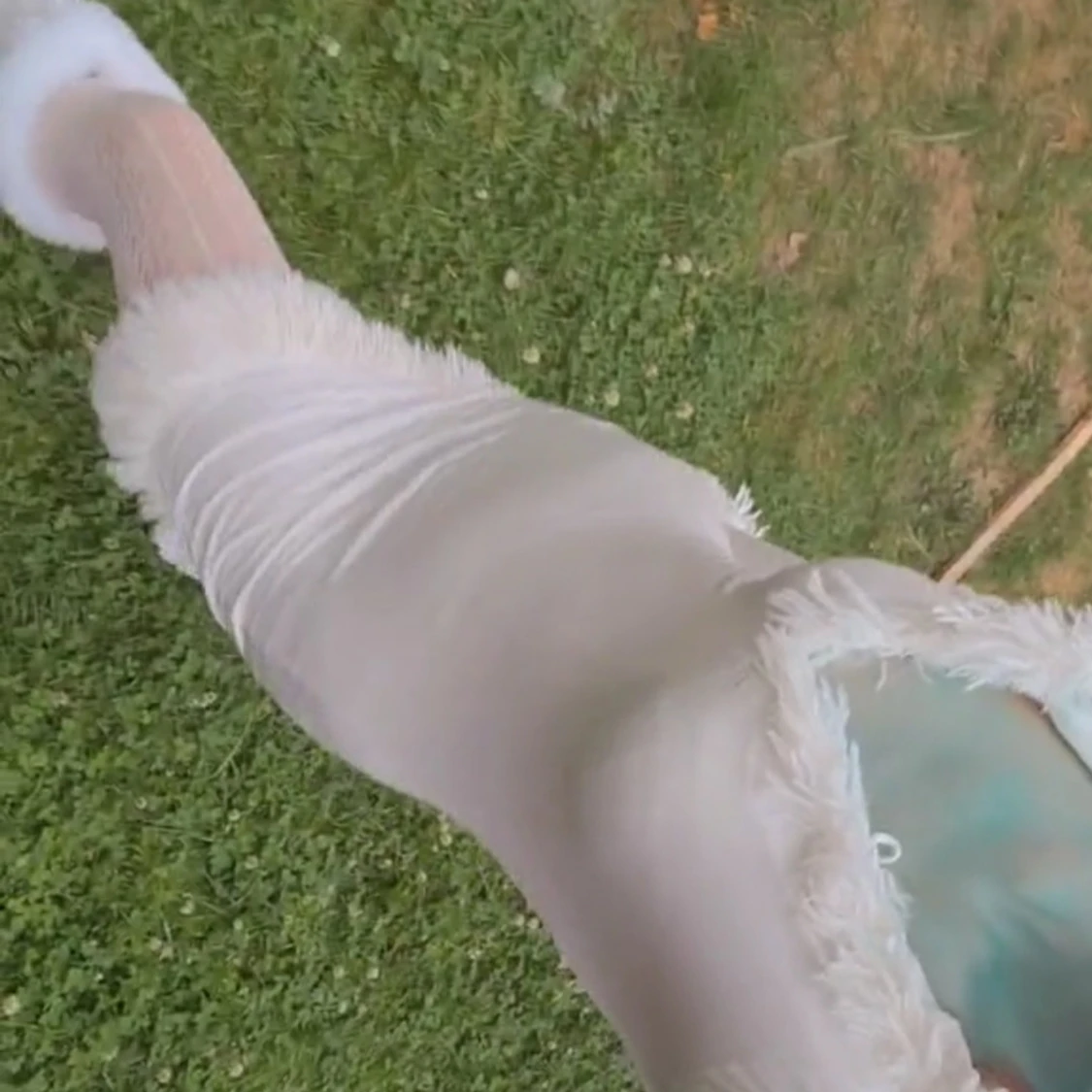 Vit långärmad klänning med fuskpäls