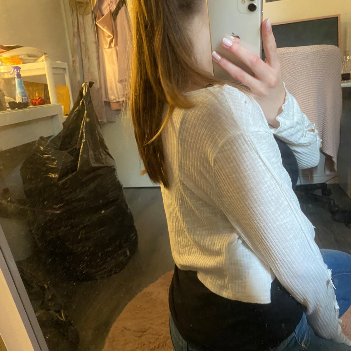 Vit ribbad kofta med rosetter - 1