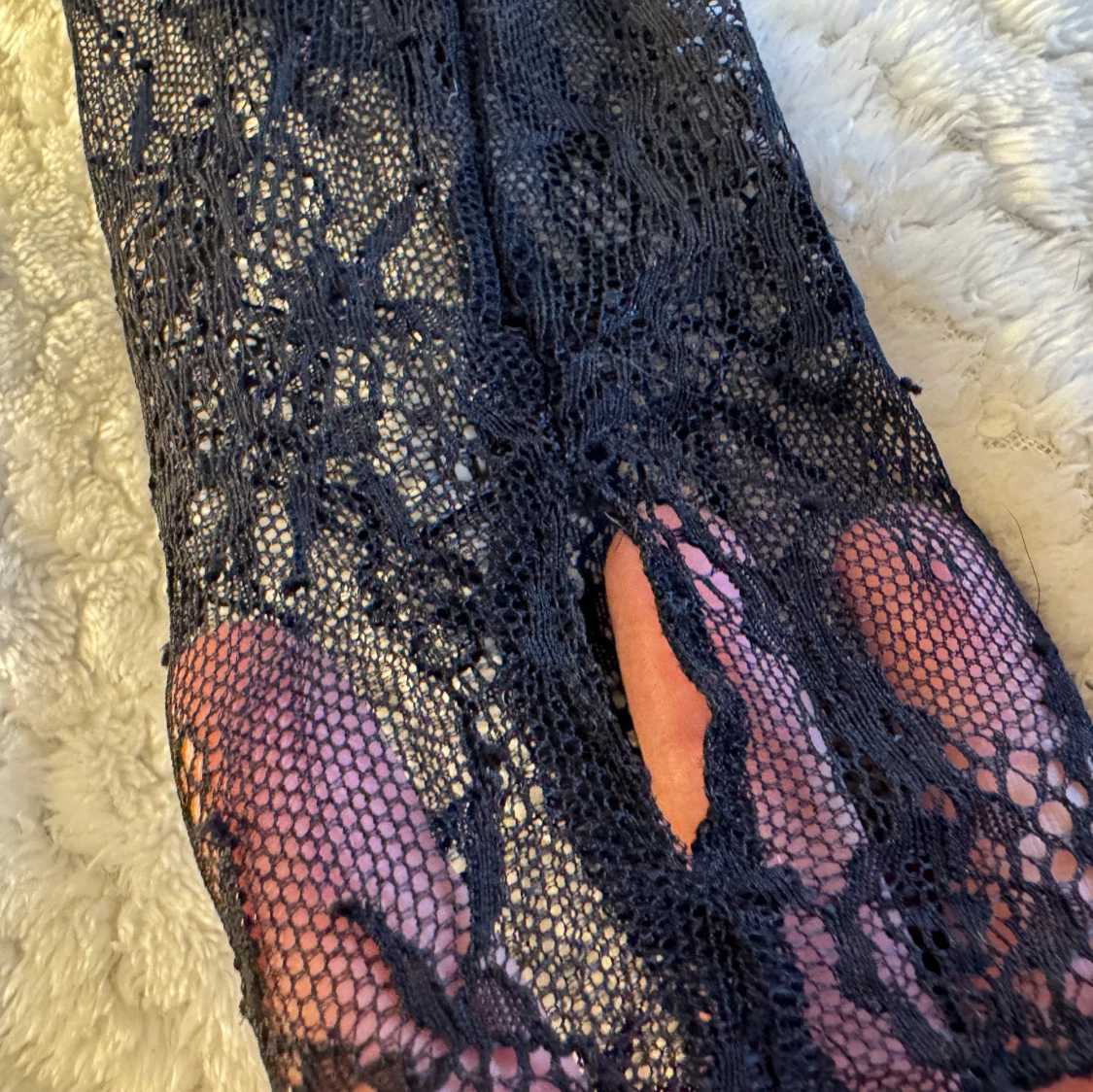 Svart spetsklänning med lång ärm - 1