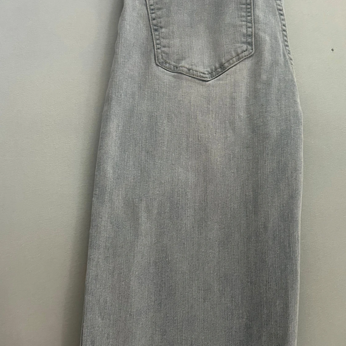 Ljusgrå raka jeans i storlek S - 1