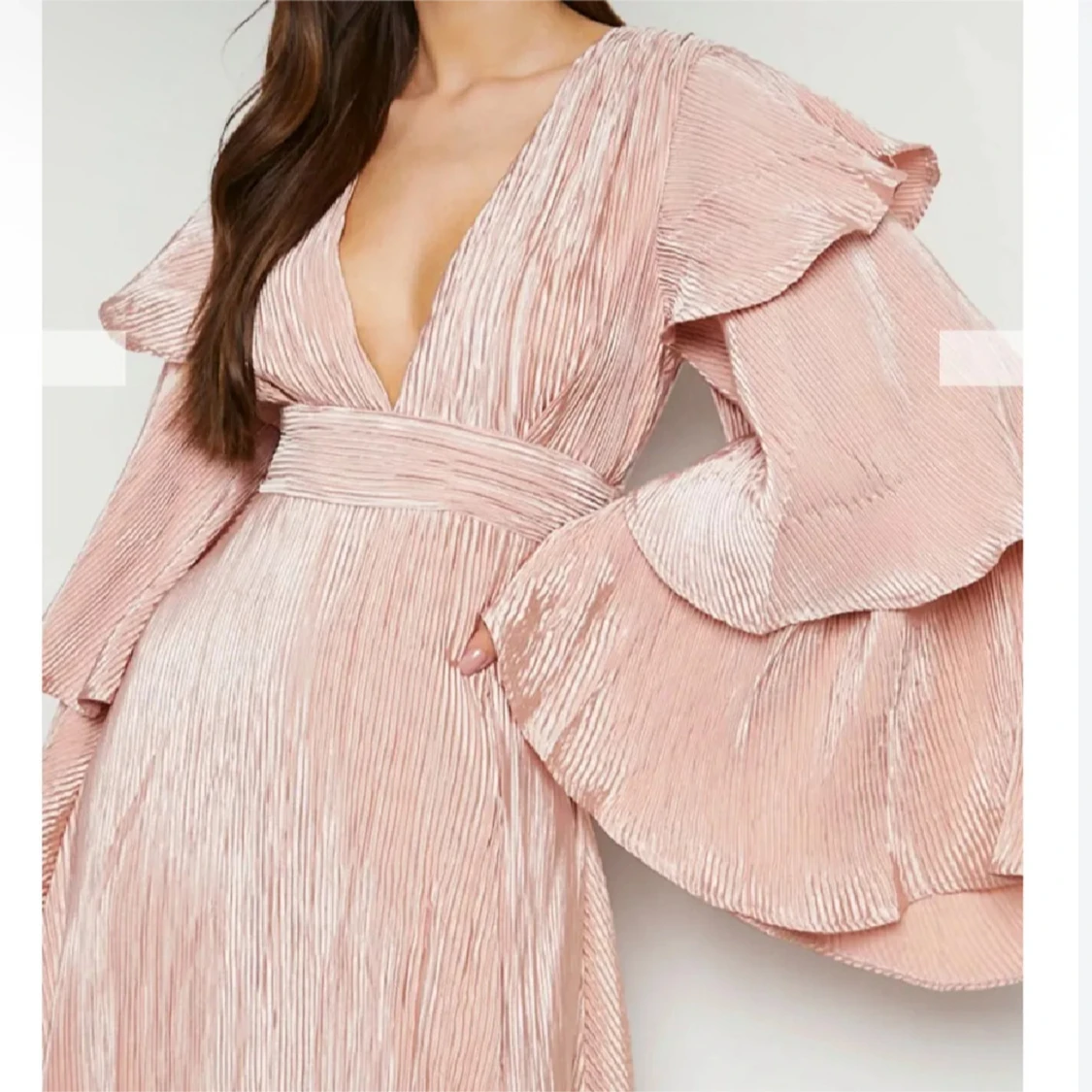 Ljusrosa långklänning med volangärmar - 1