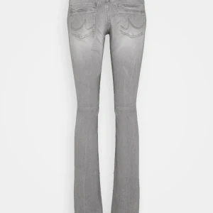 LTB jeans grå  - Super snygga trendiga jeans som är både lågmidjade och bootcut. Säljer pga försmå. 