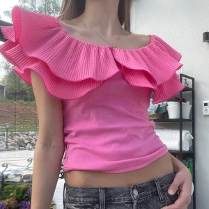 Rosa Volangtopp - Så fin rosa volangtopp😍💕💕💕 Storlek M/L men passar S/M🩷🌸