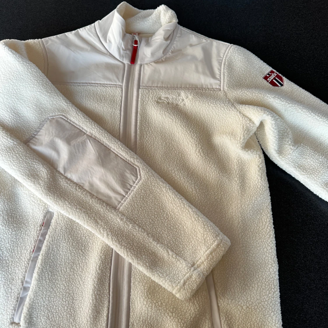 Vit teddyjacka från Swix