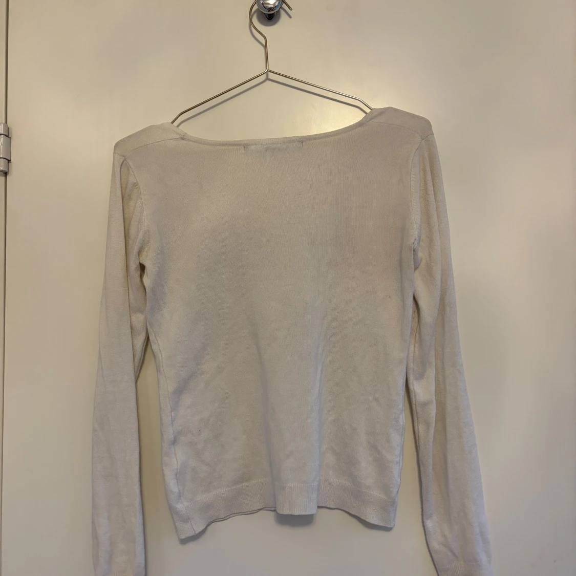 Vit långärmad tröja från Guess - 2