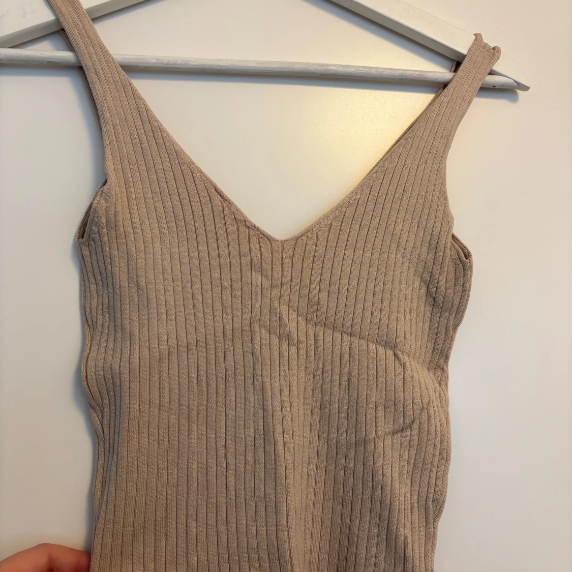 Beige ribbad linnetopp från H&M - 1