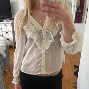 Vit blus - Superfin blus från zara 💕💕