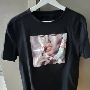 Limitato T-shirt  - Hej🤗, säljer nu min extremt fina och eftertraktade limitato T-shirt perfekt till sommaren. Tröjan är i gott sick. Skriv vid funderingar! 