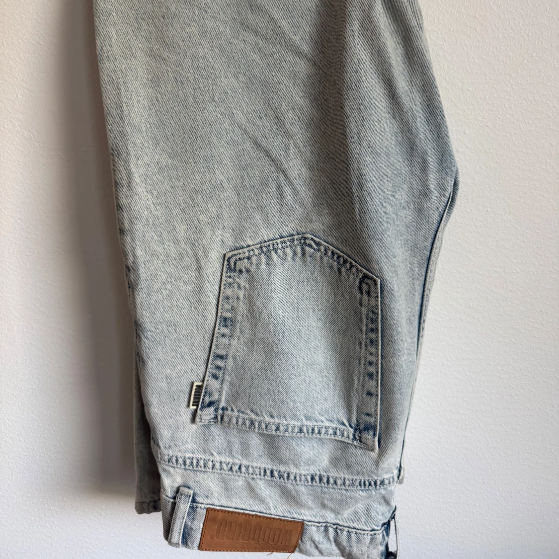 Ljusblåa wide jeans från Woodbird - 1