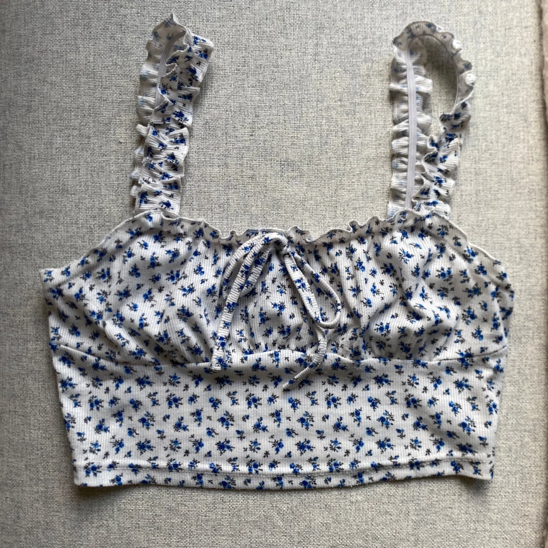 Blå-blommig croppad topp - 1