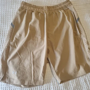 Shorts Under Armour  - Shorts Under Armour Se bilder för mått. Se gärna även mina andra annonser och skapa bundles. 