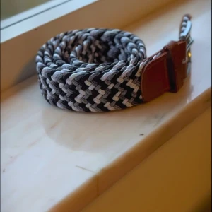 Flätatbälte - Hej, säljer mitt flätade bälte eftersom att grisch/stockholmstil inte längre passar mig. Har förmodligen använt 2-3 gånger.