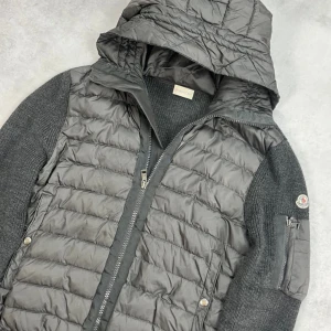 Moncler hooded cardigan jacket - – Condition: 8/10   – Retail price: 12 000 + SEK  Please note that Moncler runs small, we recommend going up one size from your usual size.  