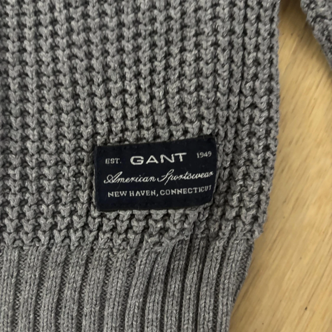 Grå stickad tröja från GANT - 2