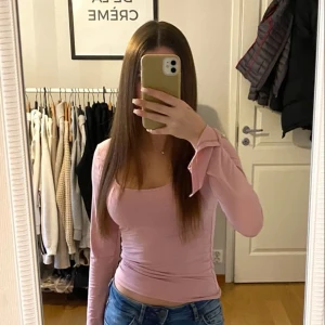 Rosa långärmad topp från Gina Tricot - Jättefin topp från Gina!! säljer då den inte kommer till användning 