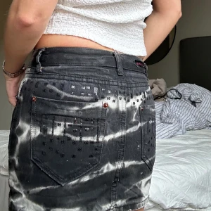 Jeanskjol - Så snygg Miniskirt, med paljett detaljer o i lite ombre färg typ🌸