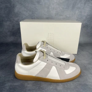 Maison Margiela GATS  - Skick: 10/10 | Tillbehör: Allt OG | Nypris: +- 8000 SEK | 3 stycken par i storlek 40 finns!