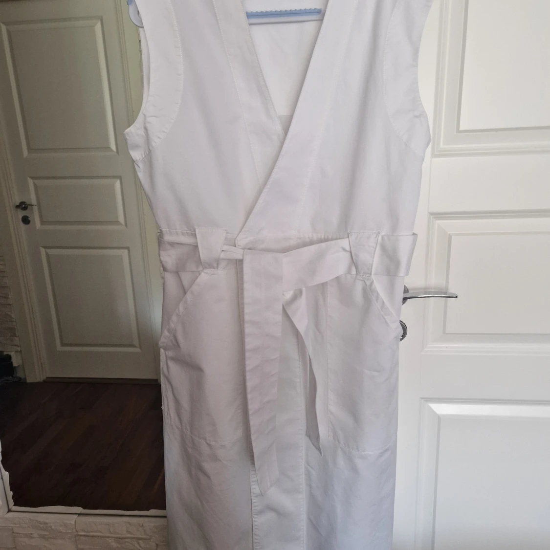 Vit omlottklänning från HOPE