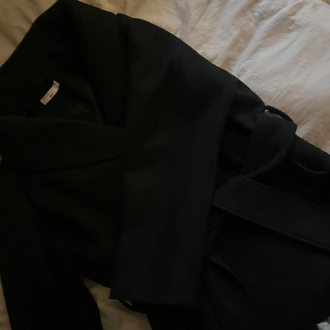 Svart kappa med bälte från Gina Tricot - 2