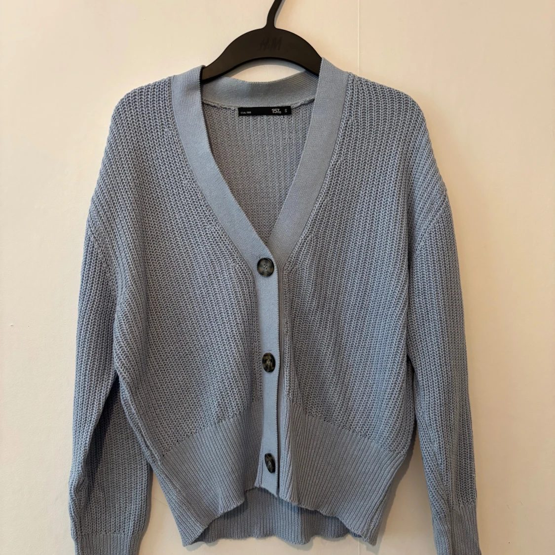 Ljusblå stickad kofta