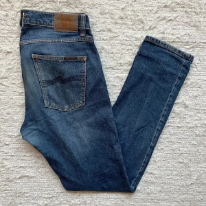Nudie Jeans - Säljer ett par nudie jeans lean dean i storlek 31/32, jeansen är i super skick inga defekter. Pris kan diskuteras, skriv om ni har fler frågor! 🥳