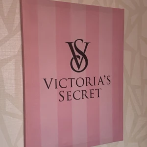 Victoria's Secret Tavla  - Tavlan är 30x40cm 