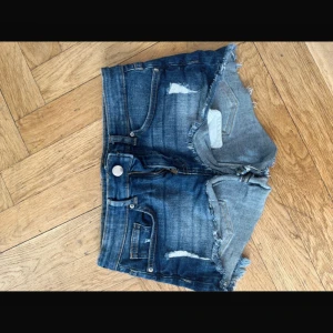 jeans shorts - Snygga jeans shorts som inte används❤️