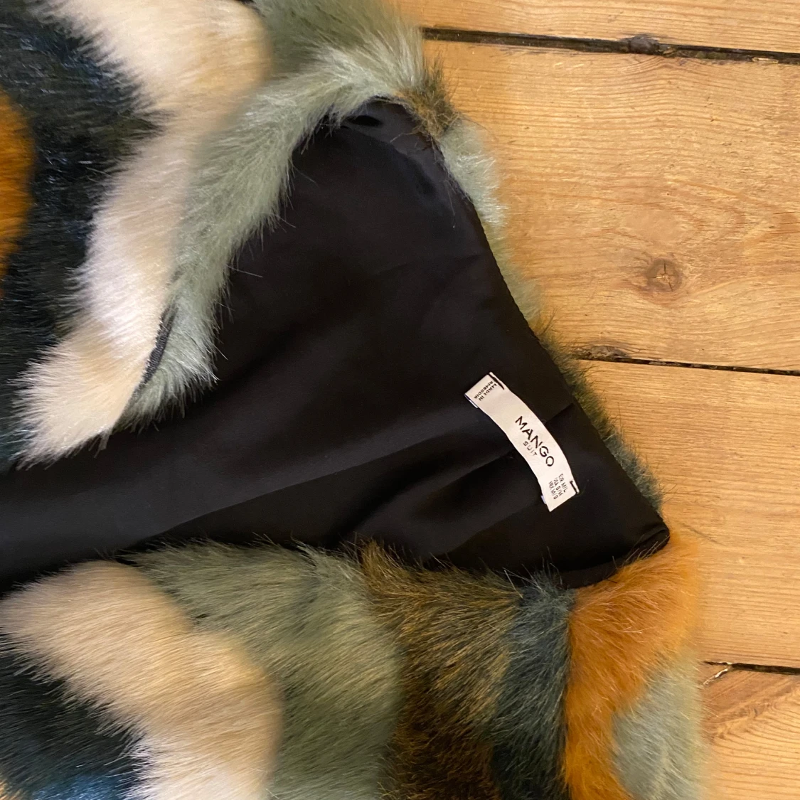 Flerfärgad pälsjacka från Mango - 2