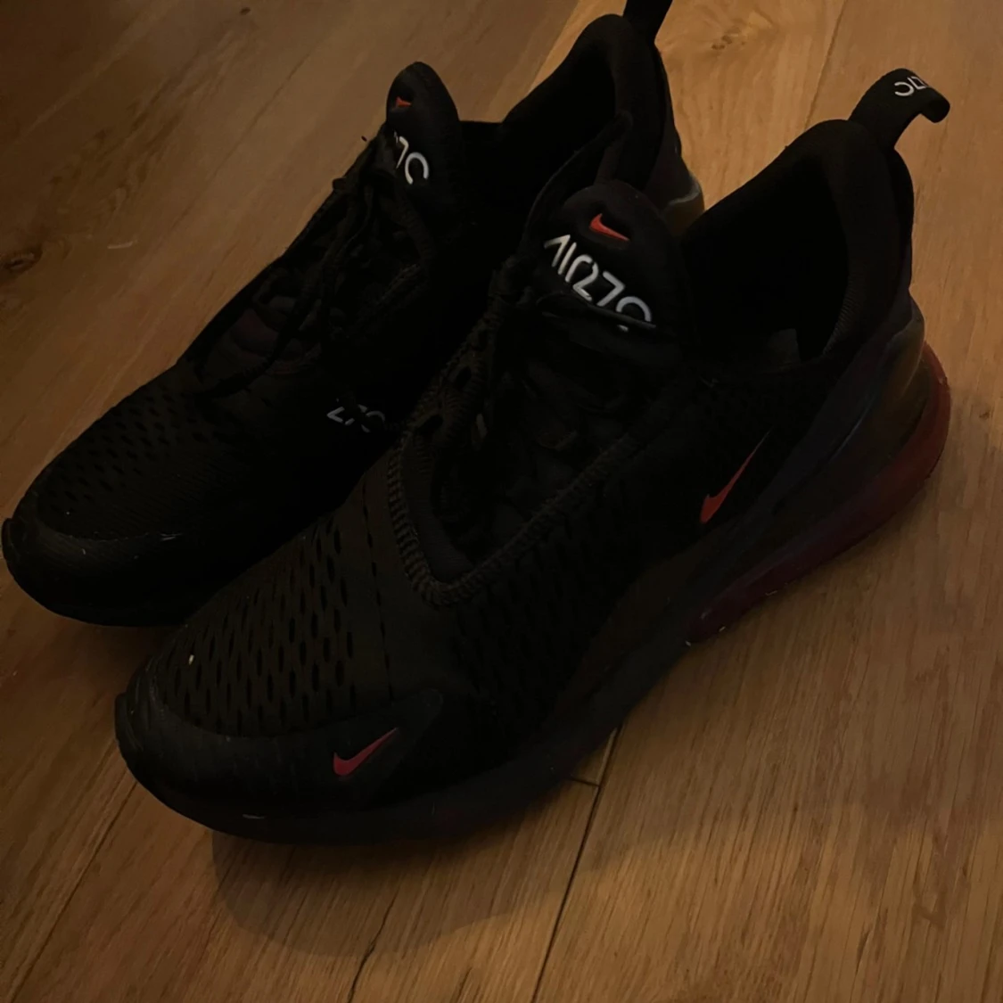 Svarta Nike Air Max 270 