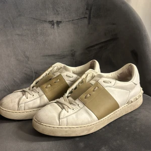Beiga valentinos - Äkta valentino skor i färgen beige storlek 41. HAR INGET KVITTO!! 