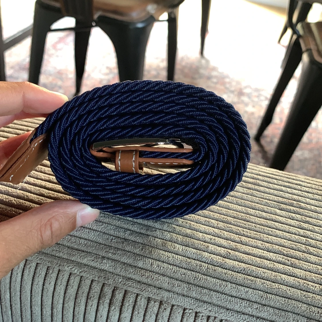 Mörkblå flätat bälte med bruna skinn-detaljer - 1