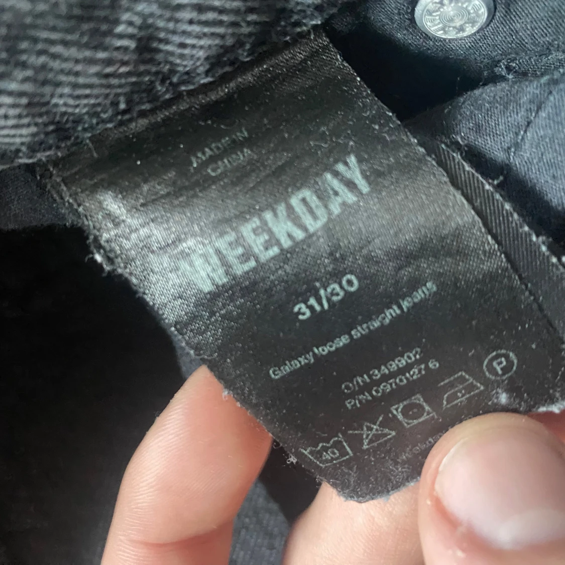 Gråa Galaxy loose straight jeans från Weekday - 2