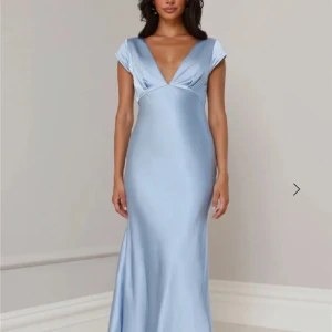 Ljusblå balklänning  - Intressekoll denna superfina ljusblå klänningen perfekt till balen då den är för lång för mig! Storlek L men skulle säga att den passar mindre ocksp!❤️❤️☺️💕👍🏼 Lappen kvar! Endast testad! Vid snabb affär kan jag sänka priset!