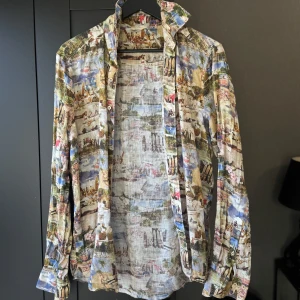 Stenströms linneskjorta - Stenströms linneskjorta i storlek M. Nypris ca 2000kr. Mitt pris 500kr. Använd fåtal ggr. Bra skick.