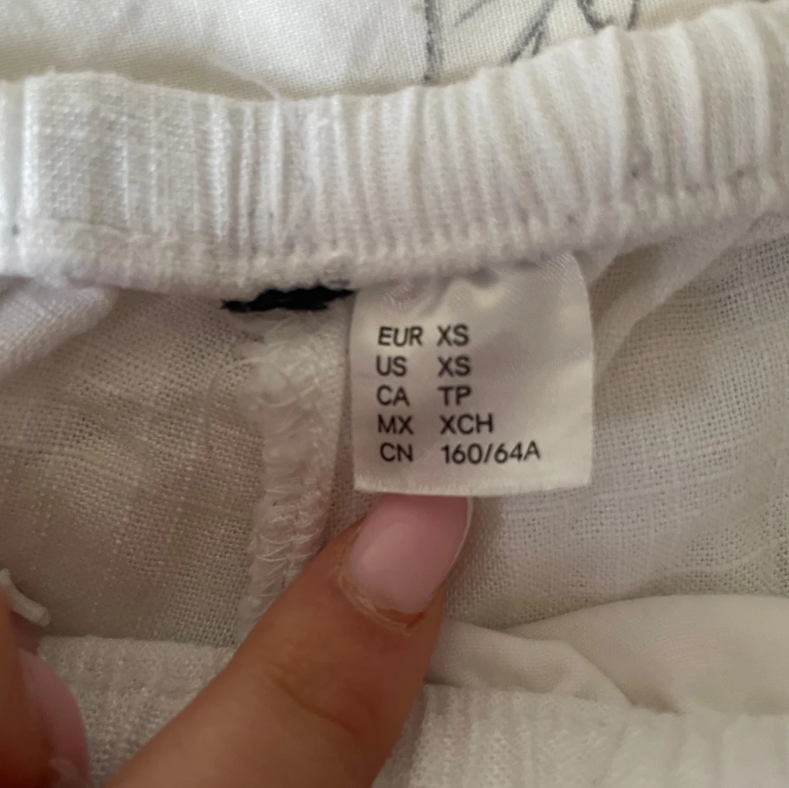 Vita linnebyxor som är lågmidjade  - 2