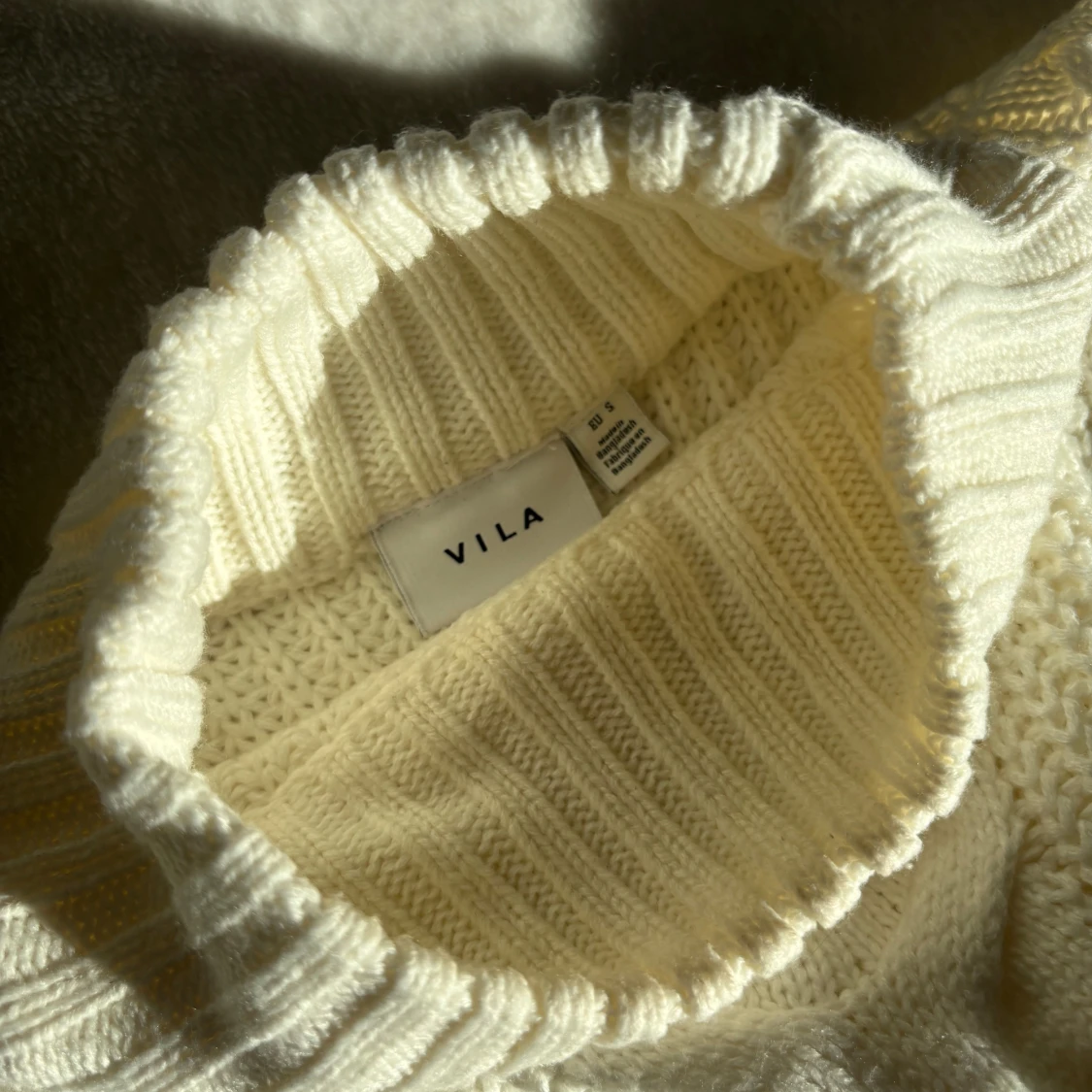 Vit stickad polotröja från Vila - 2