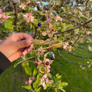Stor armcuff  - 🌸Går att böja ut eller in för att få din perfekta passform 🌺 🌸Finns både i silver och guld✨  Gör även customs!! Skicka in bild eller din idé så kan vi nog säkert lösa det 🥰