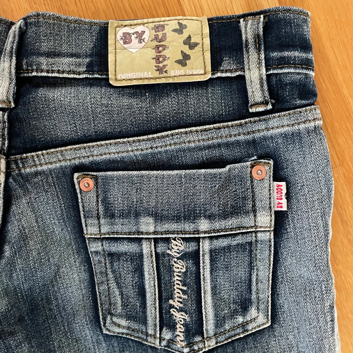 Lådmidjade bootcut jeans från Buddy - 3