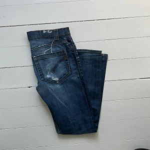 Dondup jeans - Dondup jeans i väldigt bra skick. Size  31 W och runt 32 i längd. Mäter gärna