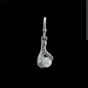Maria Nilsdotter Tiny claw earring  - Så fint örhänge, har inte kvar pluppen men har lagt på en annan i 925 silver💕behöver silverputsas!!