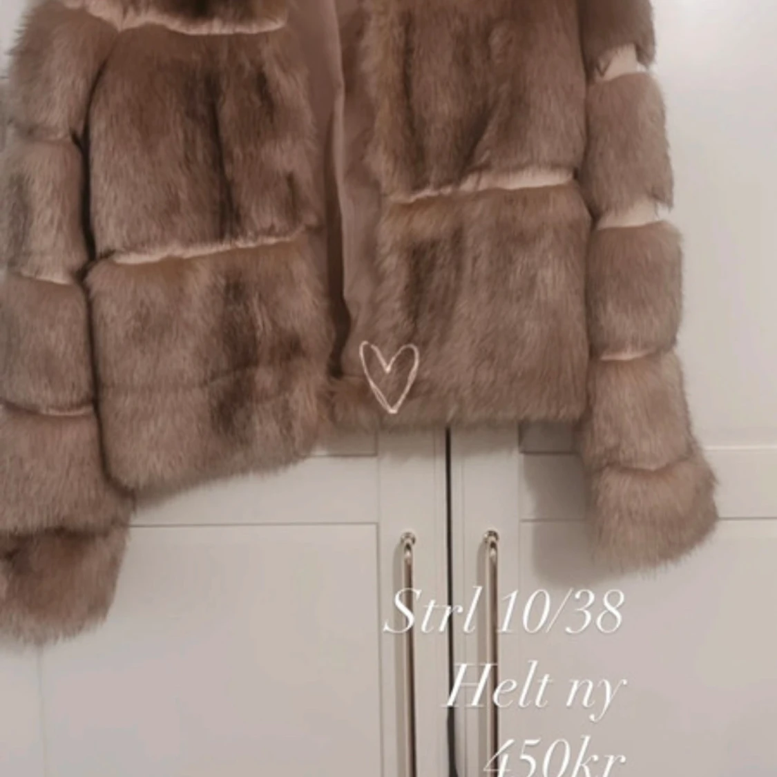 Beige pälsjacka/ fusk päls/ lyx
