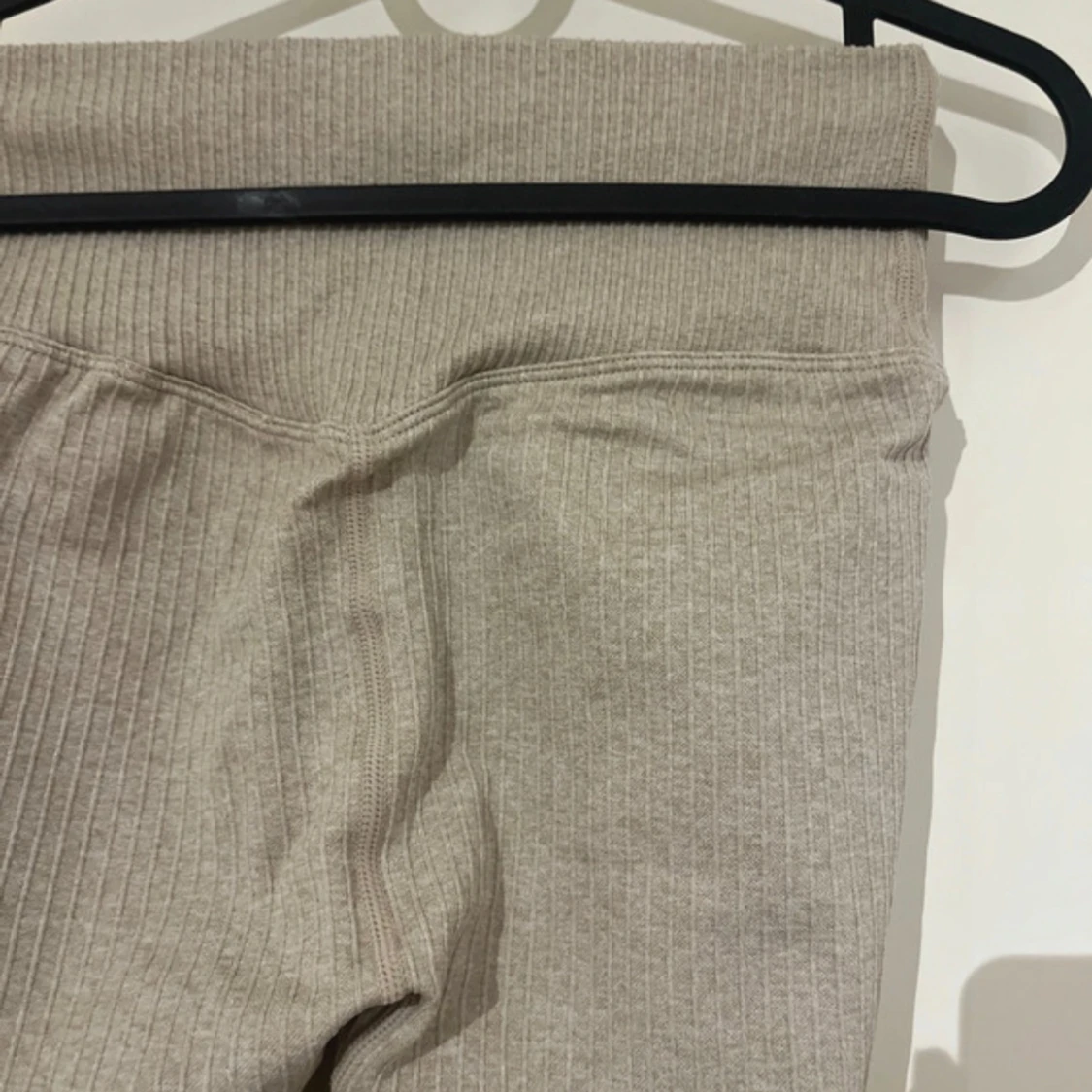 Beige ribbade leggings från Aim'n - 3