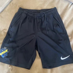 Svarta AIK träningsshorts från Nike - AIK shorts med fickor från aik shopen