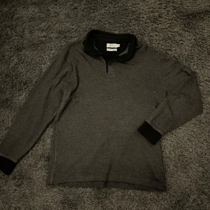 Långarmad pike  - Långarmad pike i extremt bra material och väldigt bra passform storlek M men passar S. 