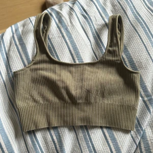 Sport-bh - Säljer en sport bh från Amin i mycket bra skick!! Ingen vaddering 