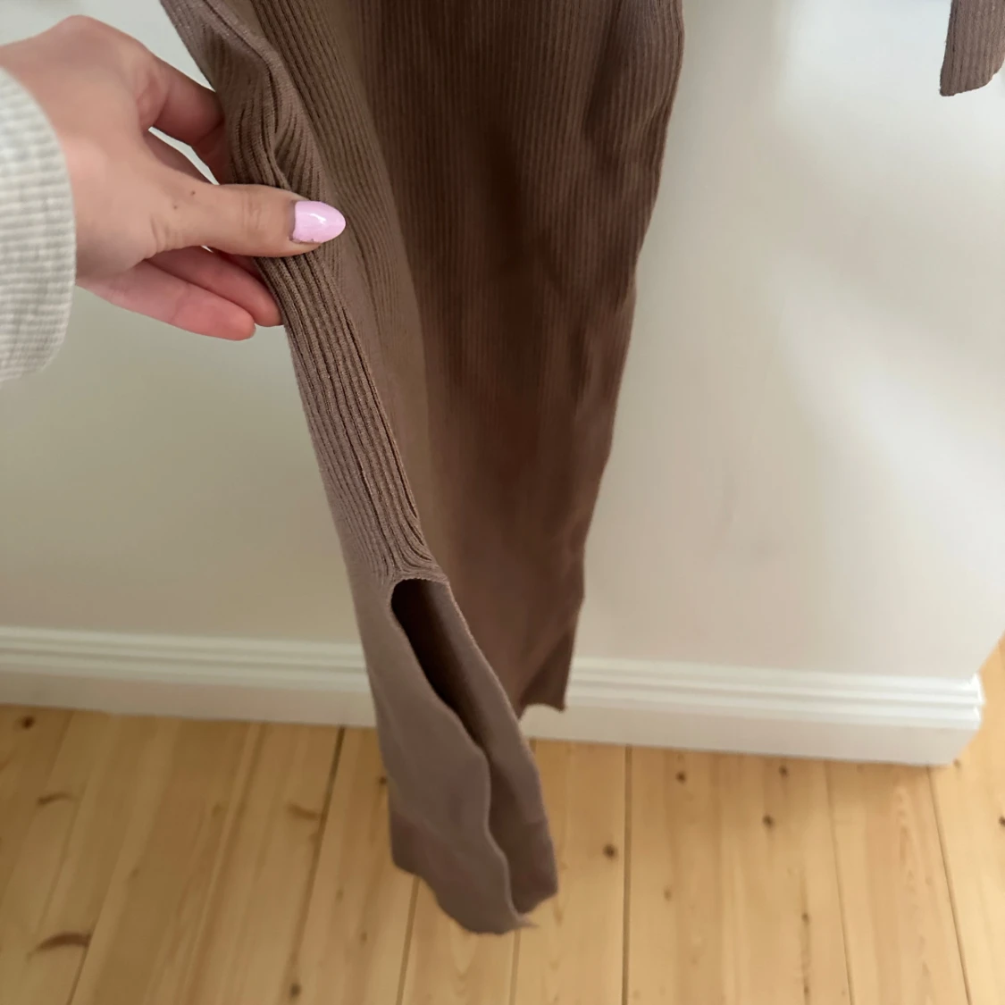 Brun ribbad långklänning från NA-KD - 2