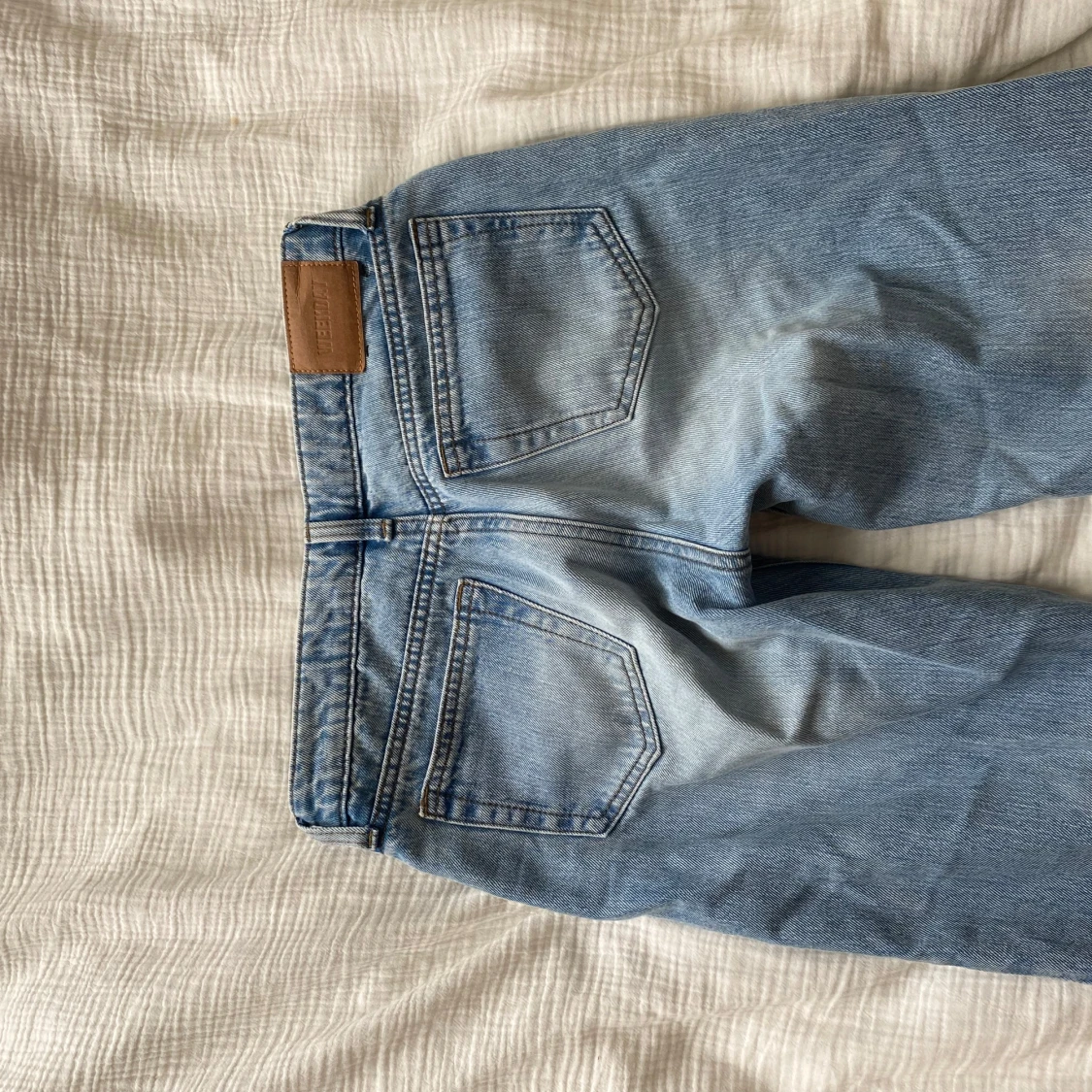 Ljusblå raka arrow jeans från Weekday - 2