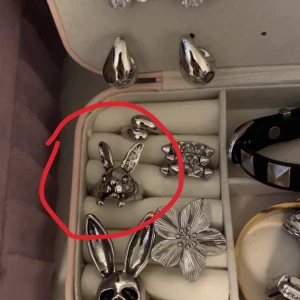  kaninring silver  - Super fin kanin ring, man kan ändra storleken på den! 