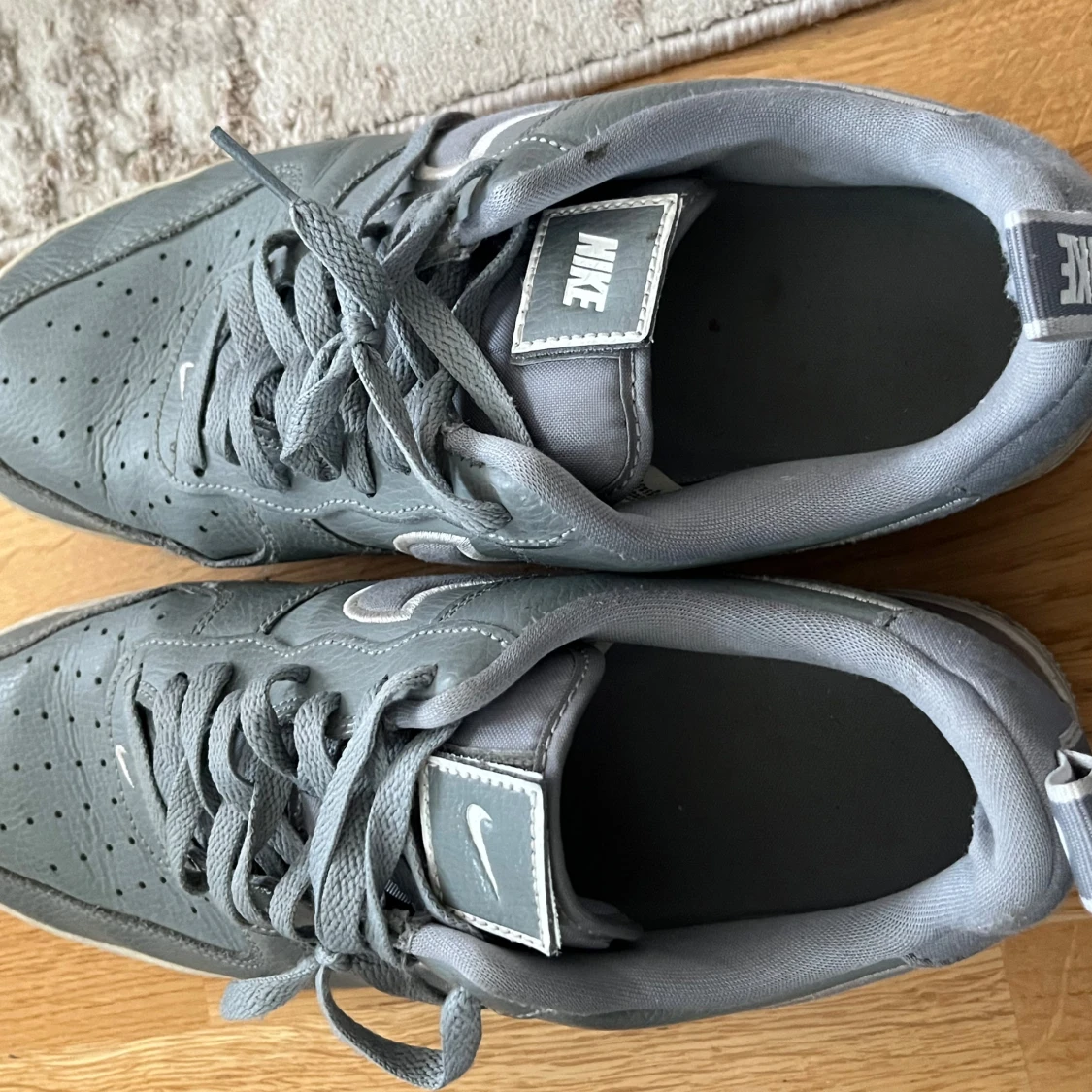 Grå Nike Air Force sneakers - 1