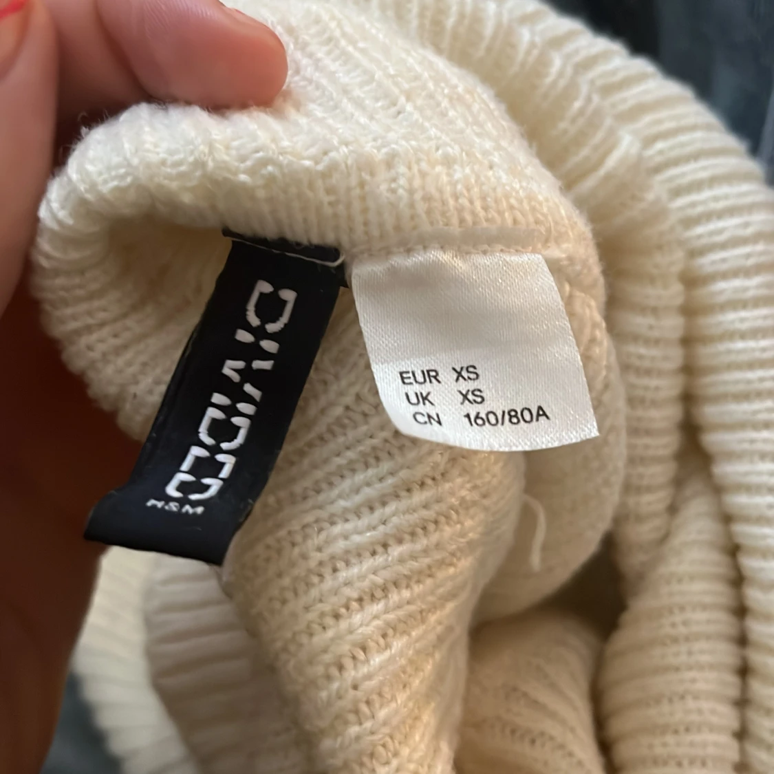 Vit croppad polotröja från Divided - 2